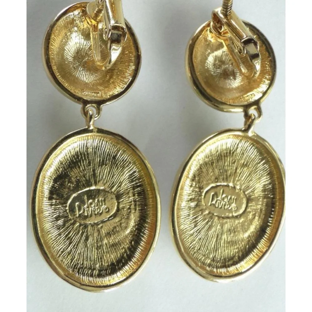 JOAN RIVERS STAMPED BLACK & WHITE ENAMEL DROP CLIP ON COMFORT HANGING EARRINGS - Picture 10 of 10